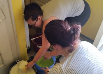 Společně s dobrovolníky z Foxconnu jsme vymalovali Domek v Čáslavi