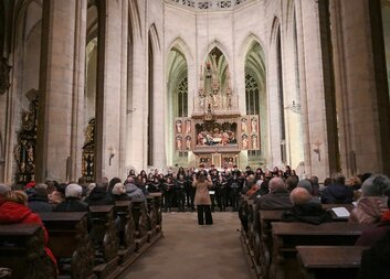 Dva sbory pro dobrou věc. Chrám sv. Barbory zaplnily skladby světových mistrů