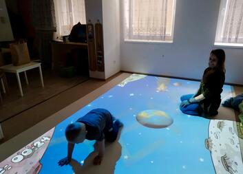 Interaktivní podlaha už pomáhá v Sionu dětem s ADHD a autismem