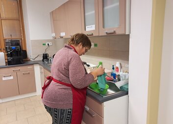 Ruka podaná ve správný čas aneb příběh paní Lenky a projektu Záchranný kruh