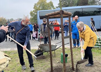 Zasadili jsme stromy naděje, přátelství a vzájemného porozumění