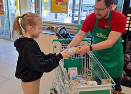 Jarní kolo Sbírky potravin vyneslo téměř tunu potravin