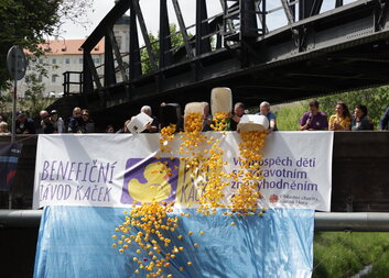 Výtěžek benefičního závodu Pošli kačku je oproti loňsku dvojnásobný