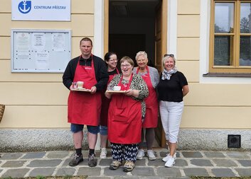 Přístav je místem, kde je možné se i občerstvit a které vrací sebevědomí a naději