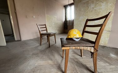 Žlutá helma - symbol Kampánovky