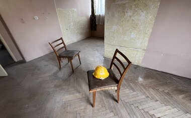 Žlutá helma - symbol Kampánovky