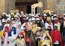 Před kostelem sv. Jakuba