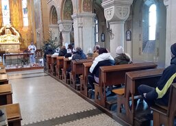 Požehnání v kostele Nanebevzetí Panny Marie v Gruntě