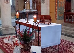 Požehnání v kostele Nanebevzetí Panny Marie v Gruntě